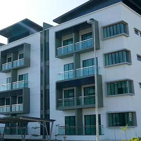 Faiz Homestay Кучинг Екстериор снимка