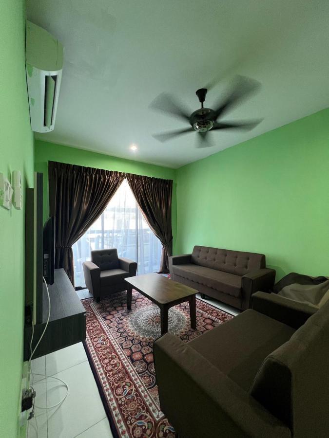 Faiz Homestay Кучинг Екстериор снимка