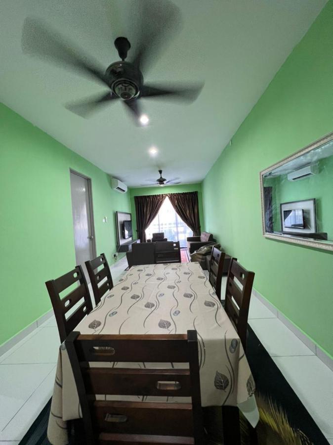 Faiz Homestay Кучинг Екстериор снимка