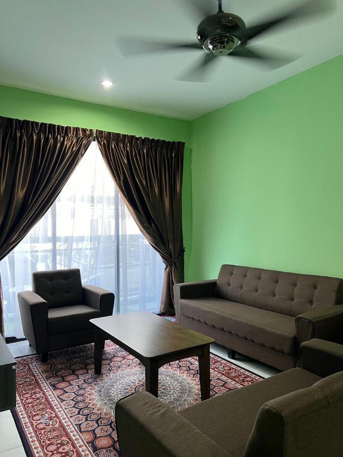 Faiz Homestay Кучинг Екстериор снимка