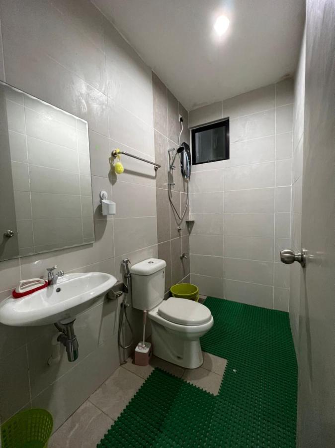 Faiz Homestay Кучинг Екстериор снимка